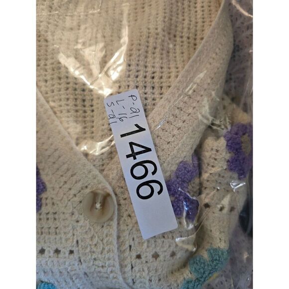 Crocheted Flower Pattern ButtonUp cropped Cardigan Sweater cottagecore fairycore - Picture 10 of 10